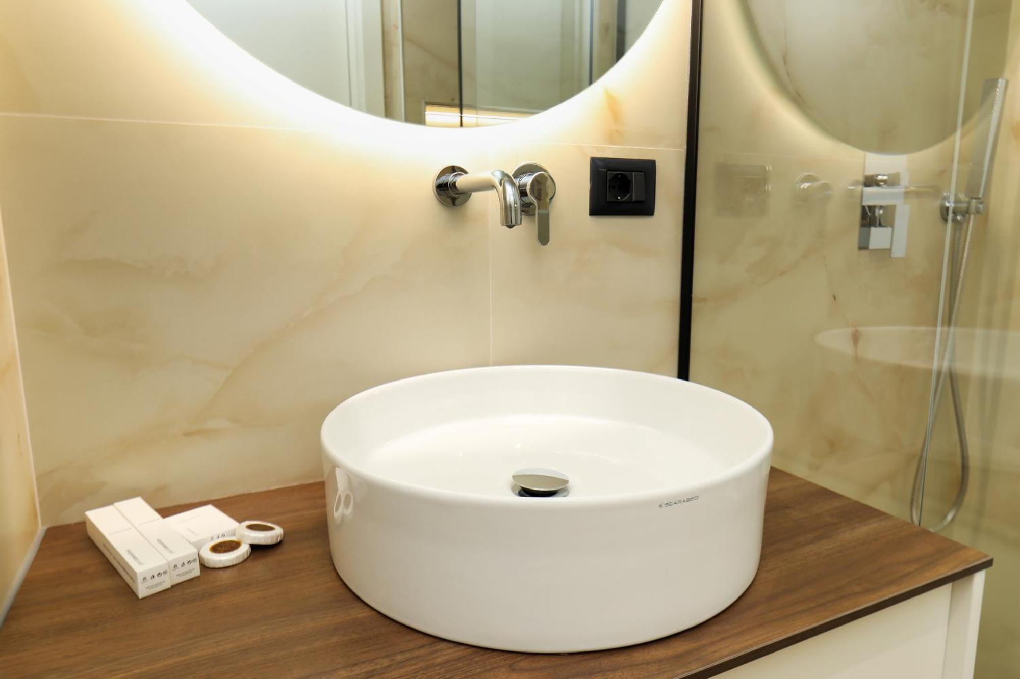 Hotel Adore Vlore Exterior photo