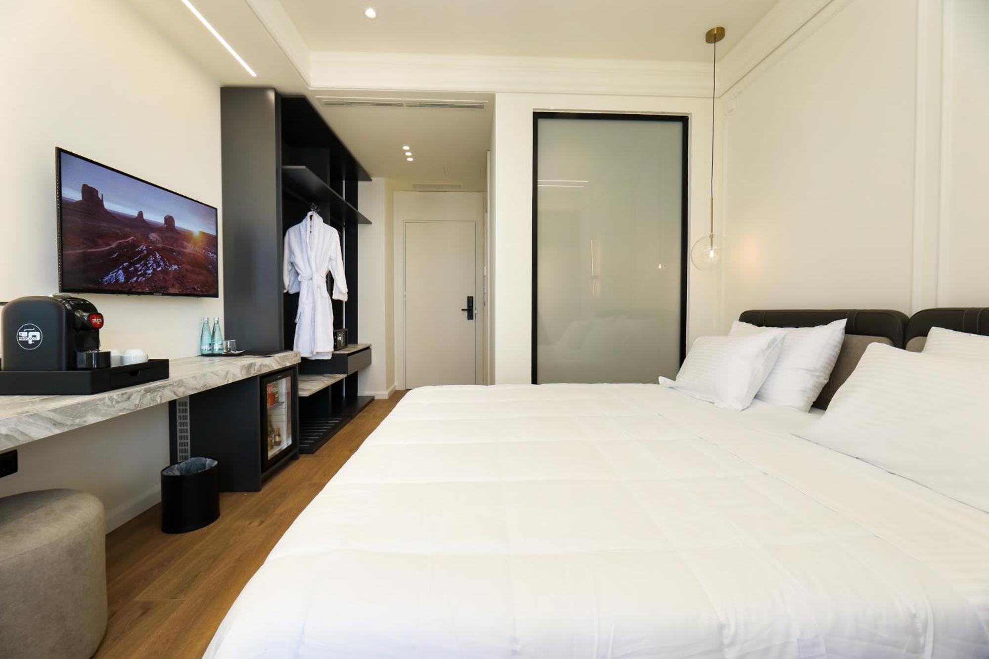 Hotel Adore Vlore Exterior photo
