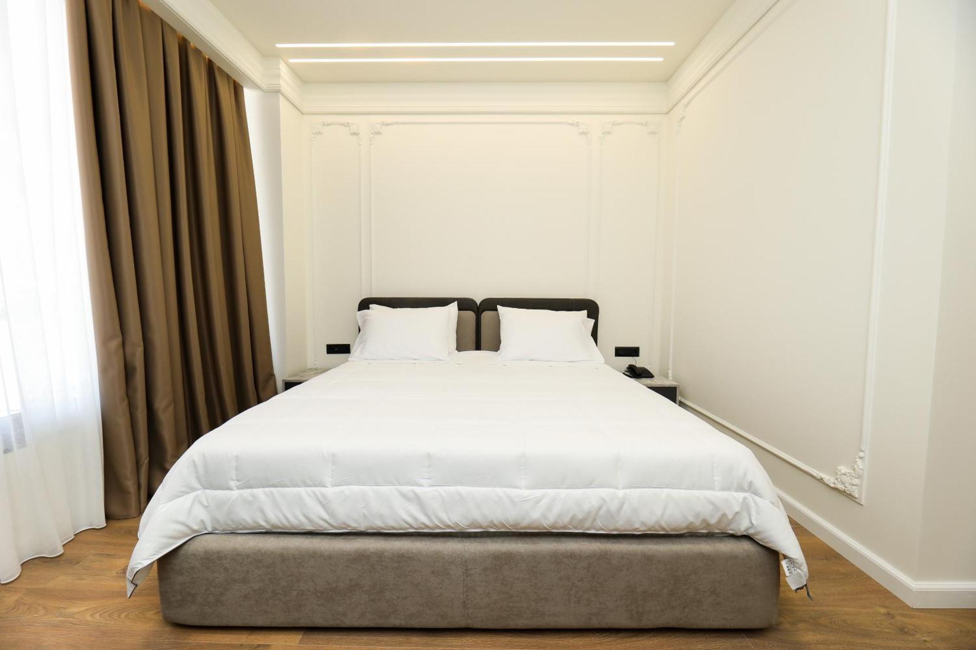 Hotel Adore Vlore Exterior photo