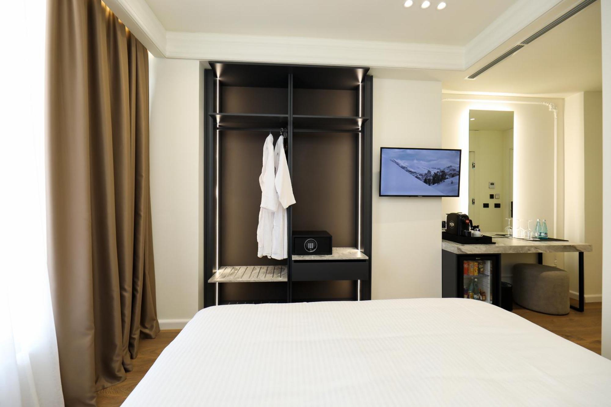 Hotel Adore Vlore Exterior photo