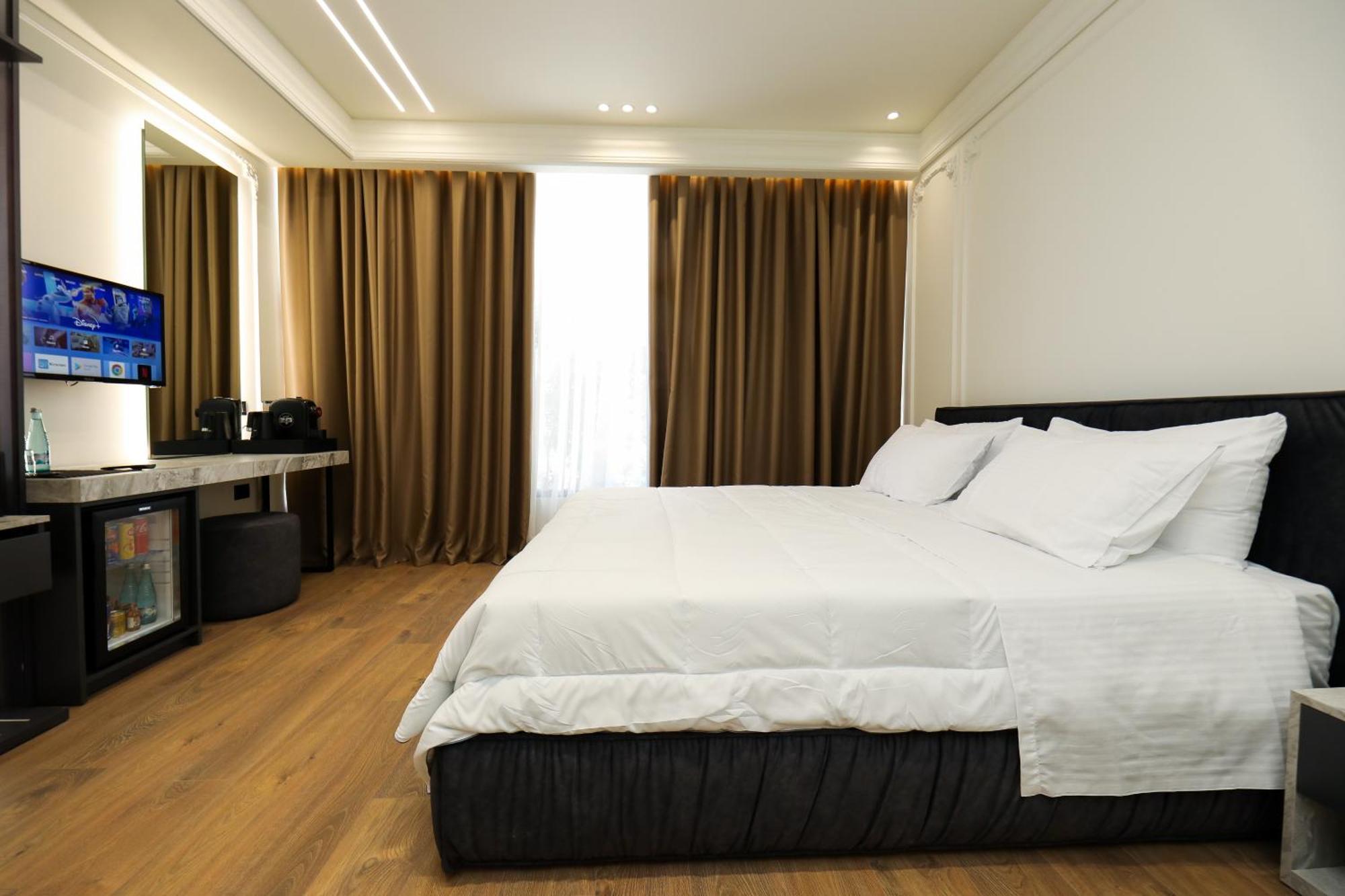 Hotel Adore Vlore Exterior photo