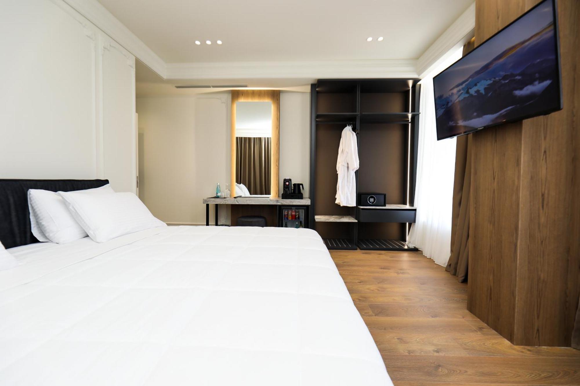 Hotel Adore Vlore Exterior photo