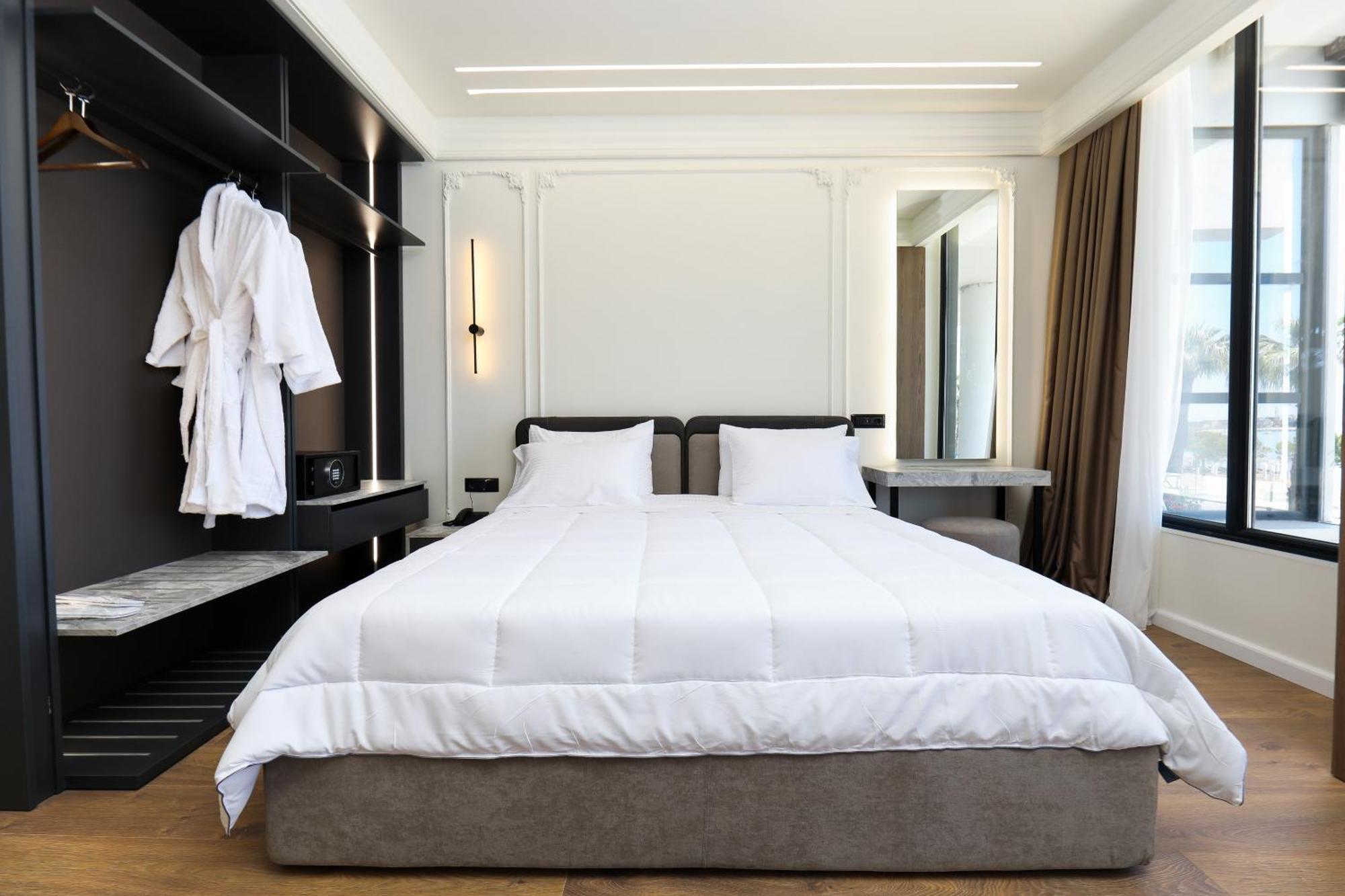Hotel Adore Vlore Exterior photo
