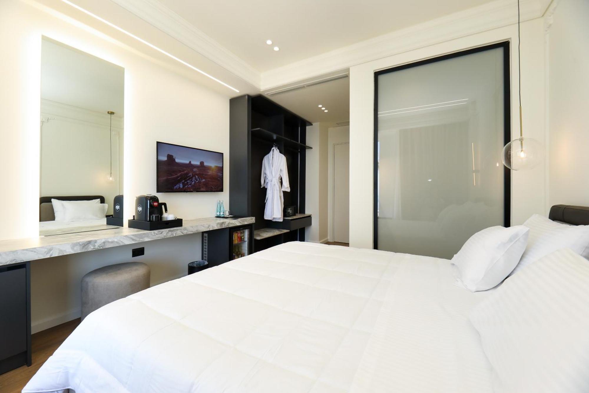 Hotel Adore Vlore Exterior photo